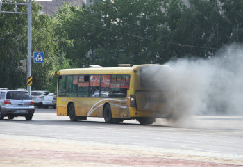 Өскеменде балалардың үстіне аялдама құлады