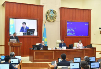 Қошанов: Бұл сессия күллі қоғам үшін күрделі де тарихи кезеңде өтті