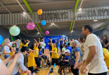 БАҚ өкілдері мен ерекше балалар арасында эстафета өтті