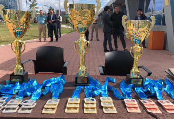 Елордада министрлер мен депутаттар футбол ойнап жатыр