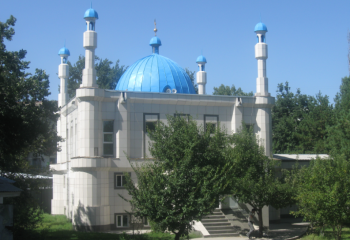 Талдықорған мешітінде имамды соққыға жықты