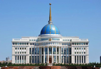 Қасым-Жомарт Тоқаев Алматы қаласының әкімі Ерболат Досаевты қабылдады