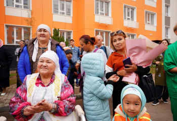 Over 300 people receive keys to apartments due to Capital Day