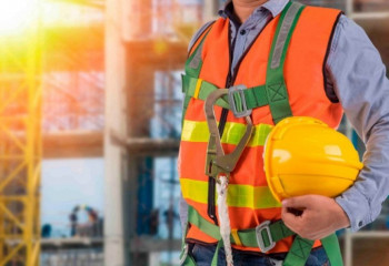 С начала года госинспекторами труда защищены права почти 10 тысяч работников