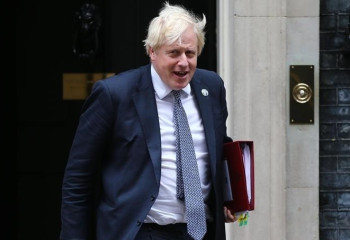 Борис Джонсон қызметінен кететінін мәлімдеді
