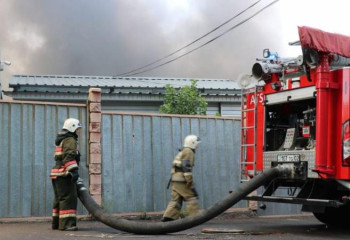 Атыраулық өрт сөндірушілер 4 баланы ажалдан аман алып қалды