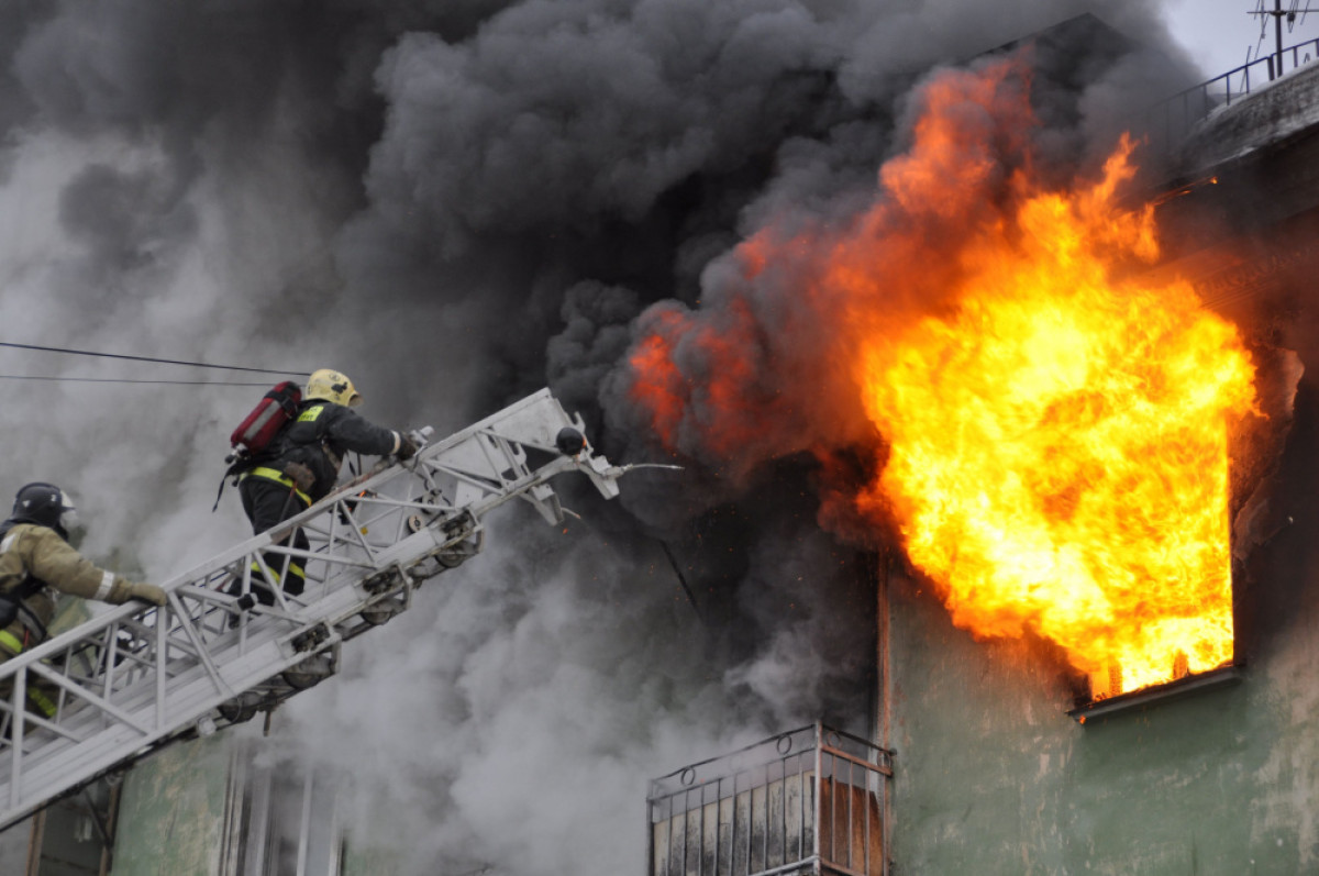Пожарные спасли 4 детей в Атырау