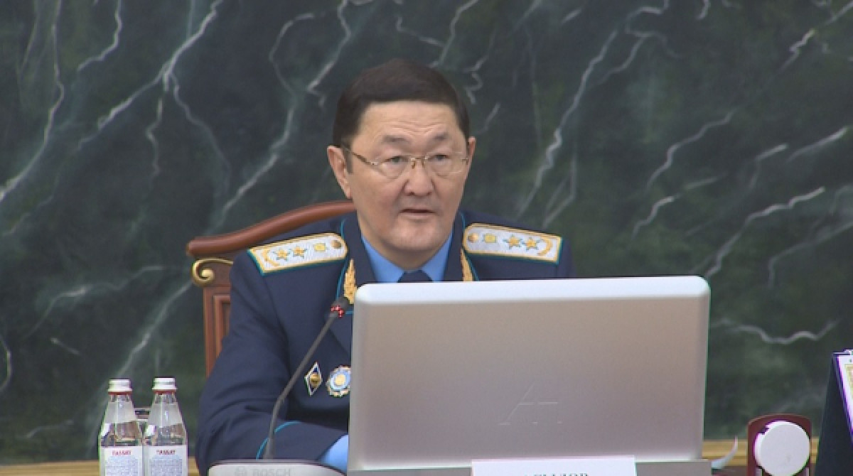 Генпрокурор и министр обороны обсудили криминогенную обстановку в армии 