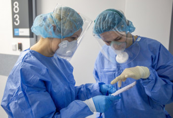 14 человек в тяжелом состоянии после заражения  Covid -19