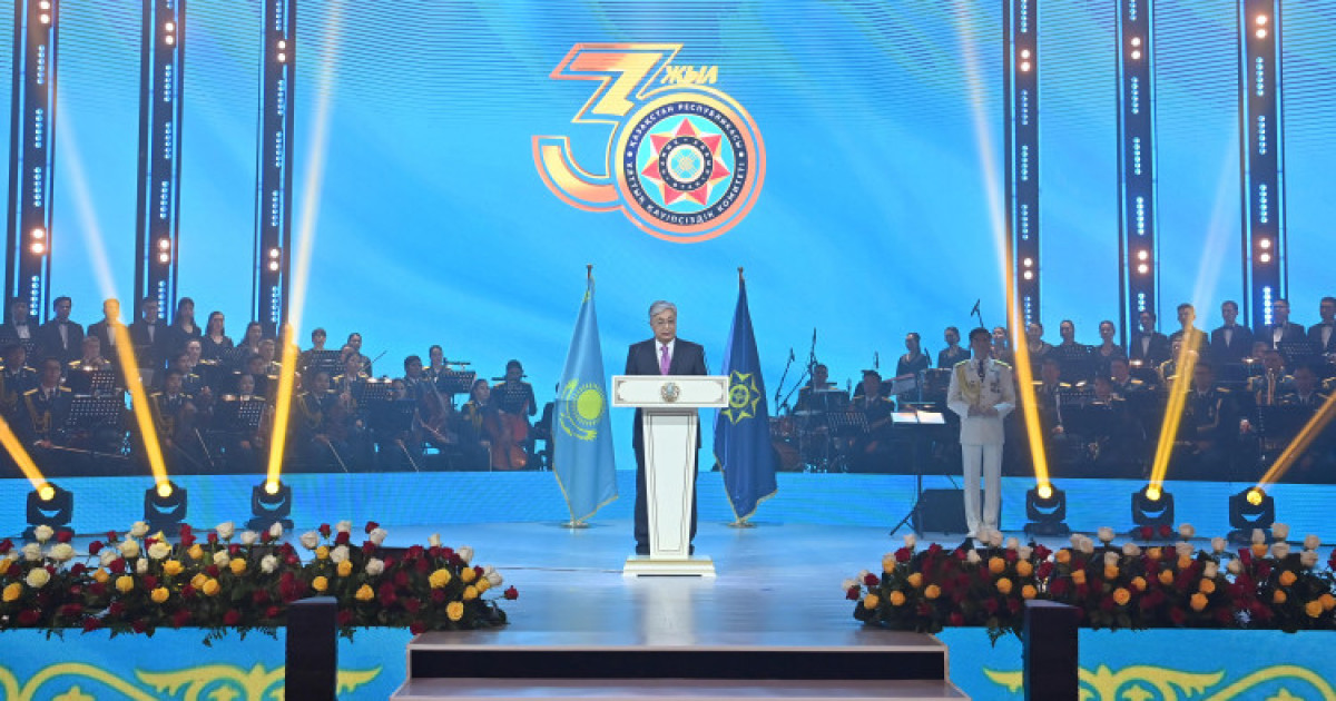 Токаев выступил на посвященном 30-летию КНБ торжественном собрании