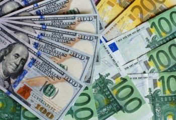 Доллар стал дороже евро