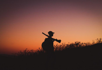 Женщину застрелили во время сбора ягоды в СКО 