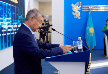 Даниал Ахметов рассказал о своей зарплате