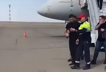 Хабиб Нурмагомедов прилетел в Актау 