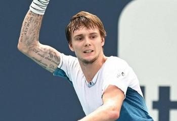 Александр Бублик обыграл двукратного чемпиона Уимблдона