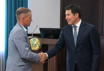 Спасшему троих детей жителю Павлодарской области подарили квартиру