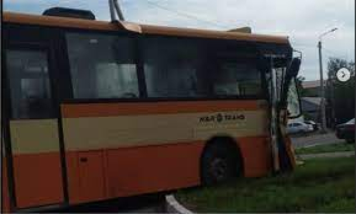 15 человек пострадали при столкновении автобусов в Экибастузе 