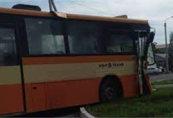 15 человек пострадали при столкновении автобусов в Экибастузе 