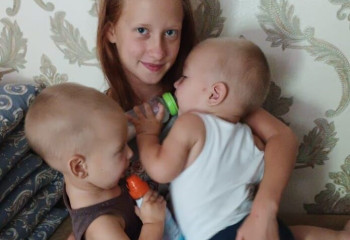 12-летняя девочка вытащила из огня годовалых братьев в Шымкенте