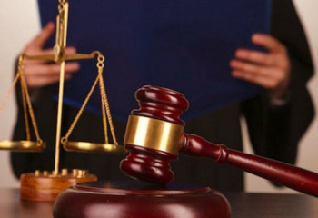 Шенеунік Әлихан Бөкейханның бюстін кедергісіз қабылдау үшін пара алған