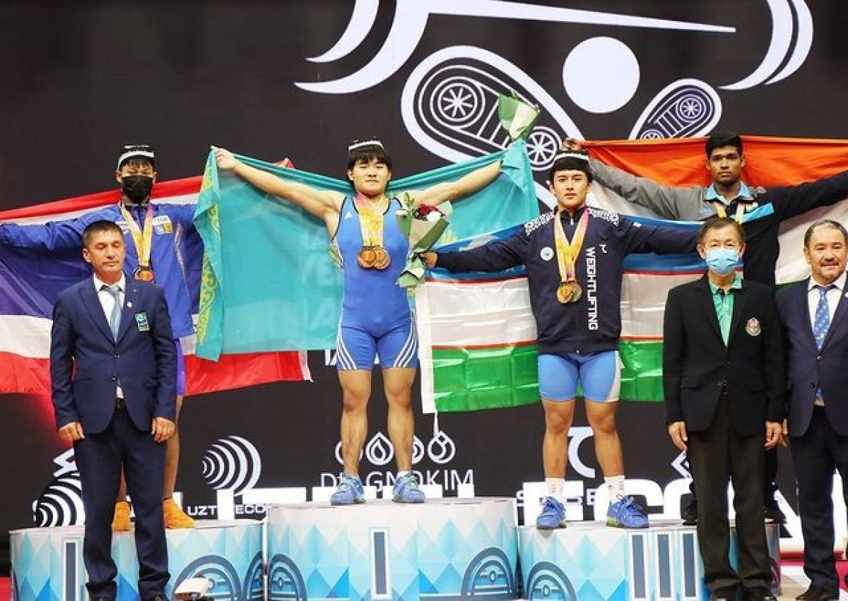 Казахстанец стал чемпионом Азии по тяжелой атлетике и установил рекорд