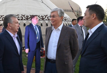 Касым-Жомарт Токаев, Садыр Жапаров и Шавкат Мирзиёев посетили культурный центр 