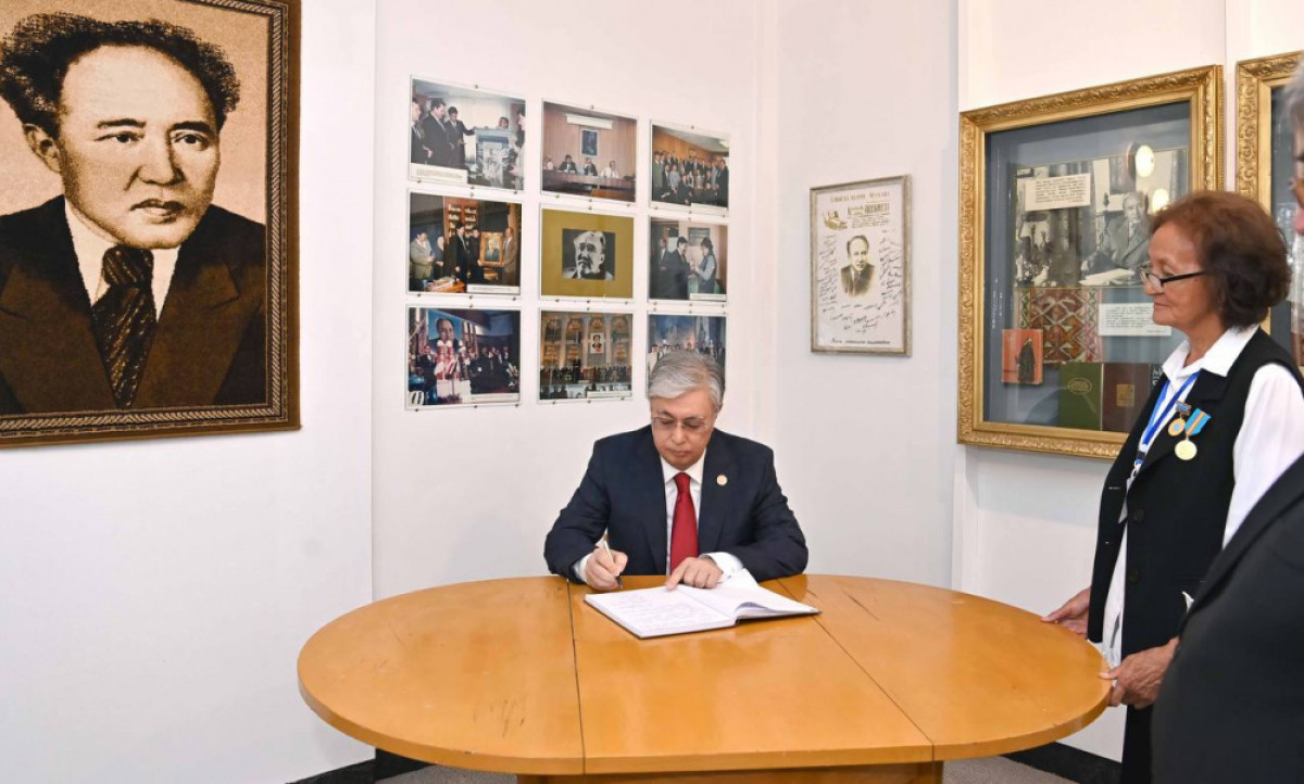 Kassym-Jomart Tokayev visits house-museum of Mukhtar Auezov in Cholpon-Ata