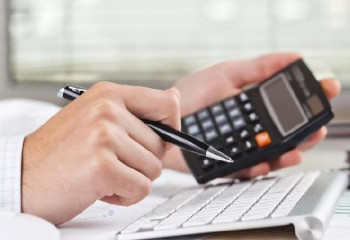 Блогер Махамбет Абжанның отбасы мүшелерінің банктік шотына шектеу қойылмаған