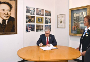 Қазақстан Президенті Шолпан-Атада Мұхтар Әуезовтің бюстін ашты