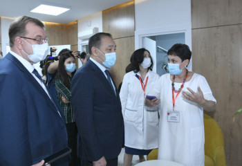 Тугжанов посетил социальные объекты столицы 