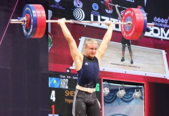 Казахстанский штангист вошел в топ-3 лидеров юношеского чемпионата Азии