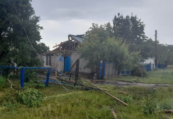 Крыши школы и медпункта снес ветер в Павлодарской области