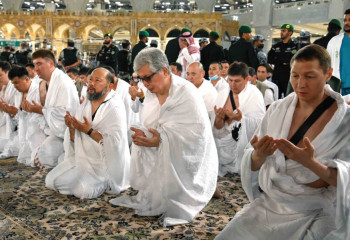 Kazakh President performs Umrah 