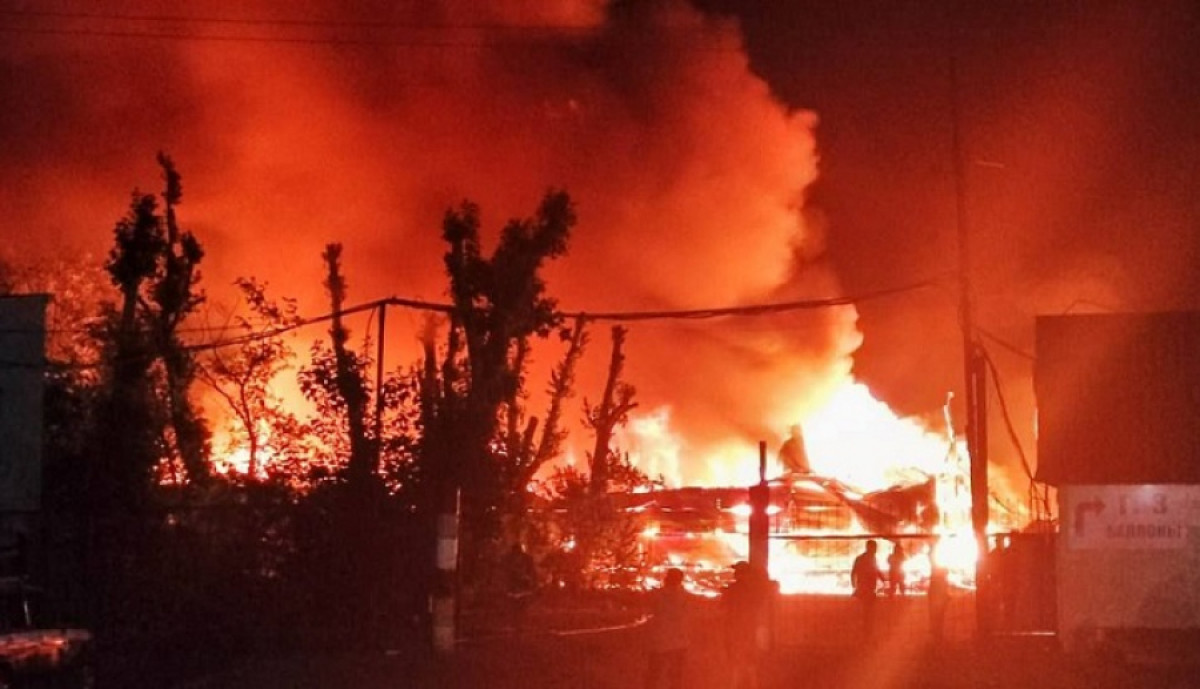 Вследствие пожара в столице трое пострадавших находятся в тяжелом состоянии