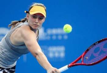 Rybakina plays with former World No 1 after winning Wimbledon