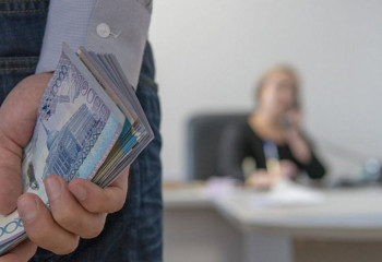Мұғалімнен пара алған мектеп директорына сот үкім шықты