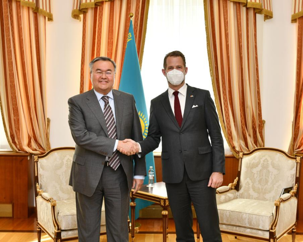 Kazakh Foreign Minister receives Ambassador of Canada