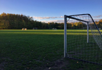 Ребенка насмерть придавило воротами на спортплощадке в Уральске