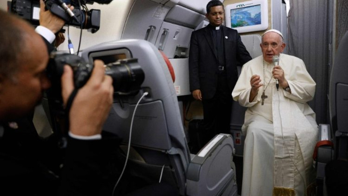 Папа Римский не исключил своего ухода на пенсию и рассказал о поездке в Казахстан