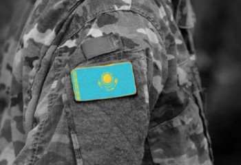 Әскердегі сарбаздың өлімі: Екі әскери шенді қызметтен қуылды