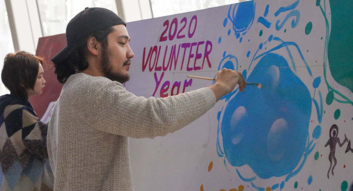 Медаль и преимущество при трудоустройстве: Как будут стимулировать волонтеров в Казахстане