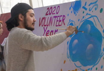 Медаль и преимущество при трудоустройстве: Как будут стимулировать волонтеров в Казахстане