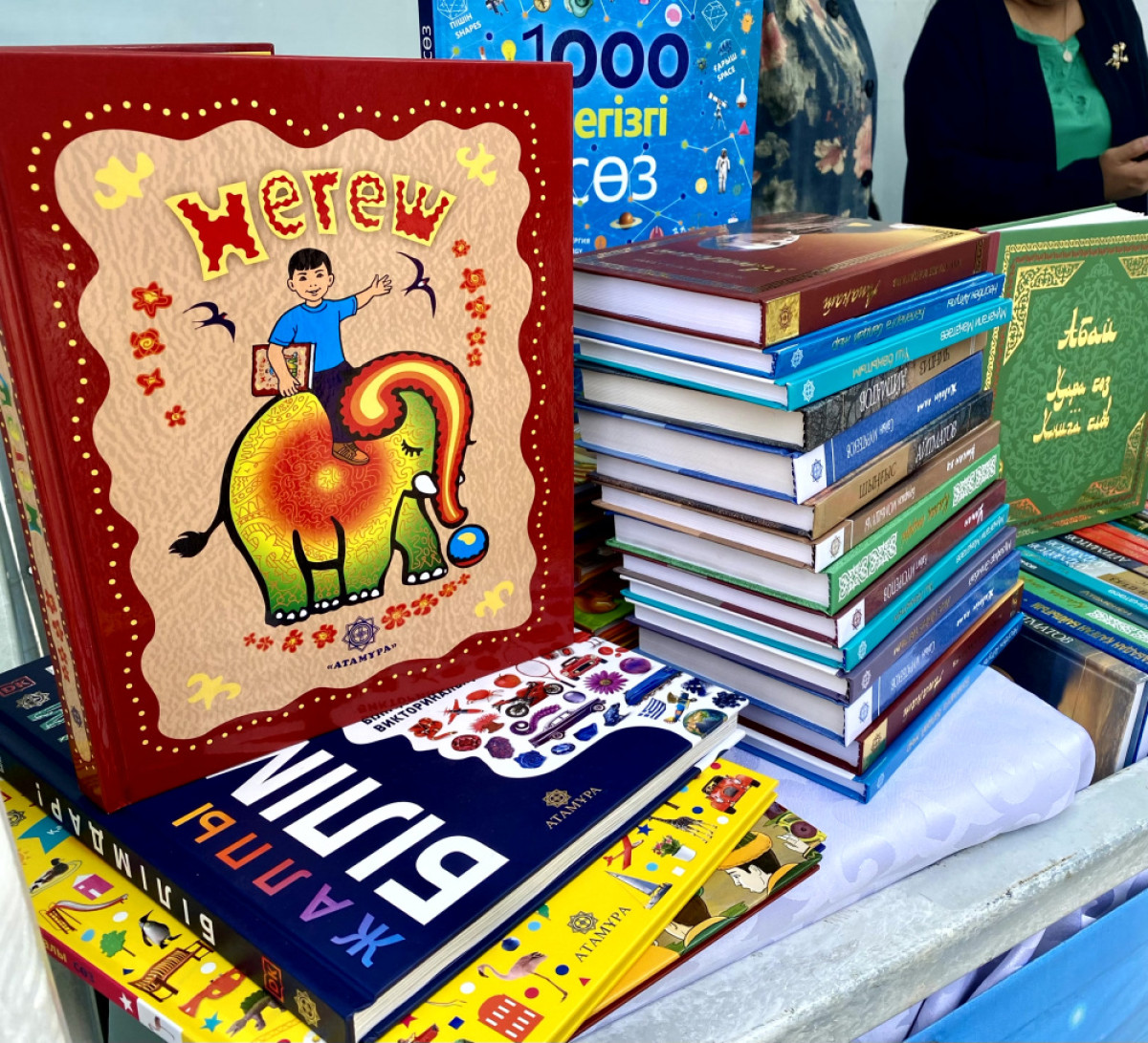 Буккроссинг и библиотеки для малышей: Как детям в столице прививают любовь к чтению?
