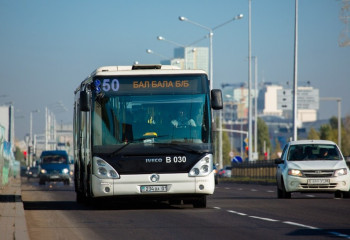 Елордада мектеп оқушылары автобуста тегін жүреді