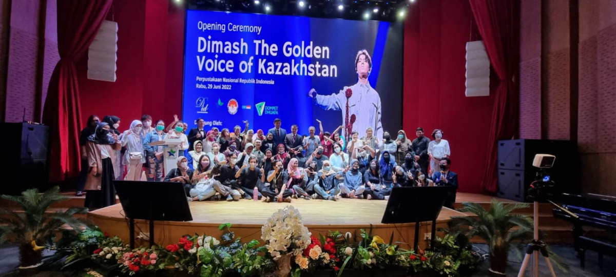 В Индонезии прошла выставка, посвященная Димашу Кудайбергену 
