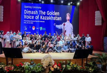 В Индонезии прошла выставка, посвященная Димашу Кудайбергену 