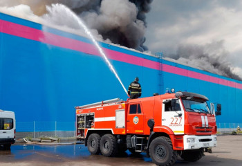 В России горит крупнейший склад известного маркетплейса