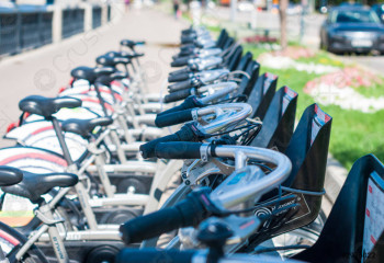 У зданий ЦОНов появились велопарковки