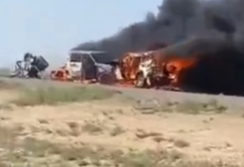 На трассе в Мангистау сгорели два авто: один человек погиб, еще пятеро - пострадали