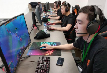 How much do cybersportsmen earn in Kazakhstan